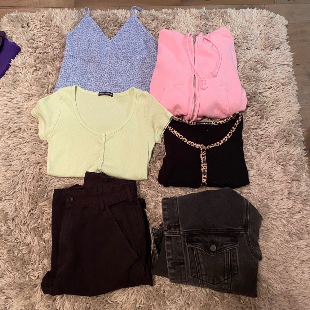 Brandy Melville collection TRADE EDITION - Picture 1 of 11